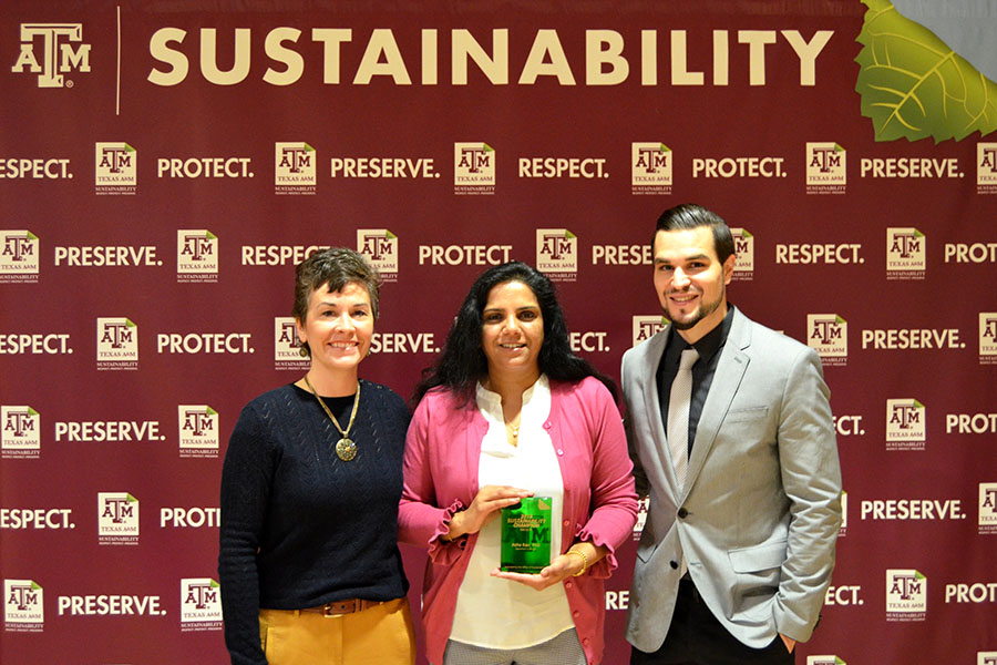 Asha Rao accepts the Sustainability Champion Award.