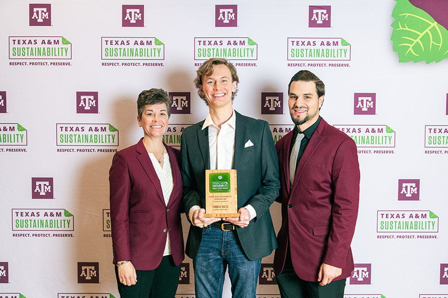 Thomas Jistel accepting the Sustainability Champion Graduate Award with Kelly Wellman and Ben Kalscheur