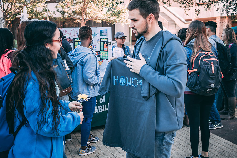 Staff member Ben Kalscheur talks with a student at Campus Sustainability Day.